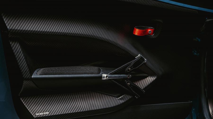 Детали интерьера Aston Martin V12 Speedster 2020 года  (WW) (фото 19 из 39)